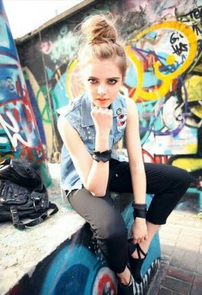 欧美女生狂野帅气街头风壁纸