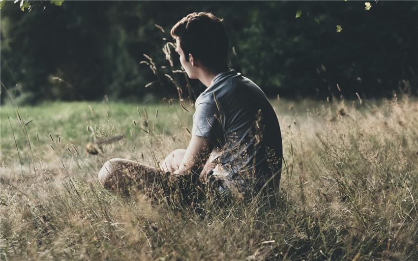 森系欧美男生高清精美桌面壁纸