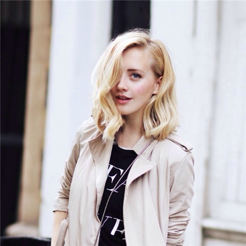 甜美高冷欧美女生侧脸街拍