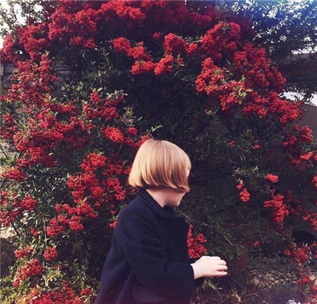 治愈系欧美女生短发意境图片