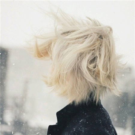 治愈系欧美女生短发意境图片