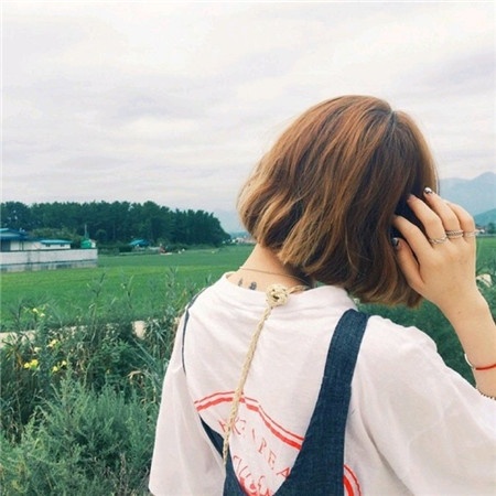 治愈系欧美女生短发意境图片