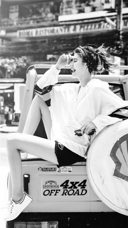 超拽欧美黑白女生头像图片