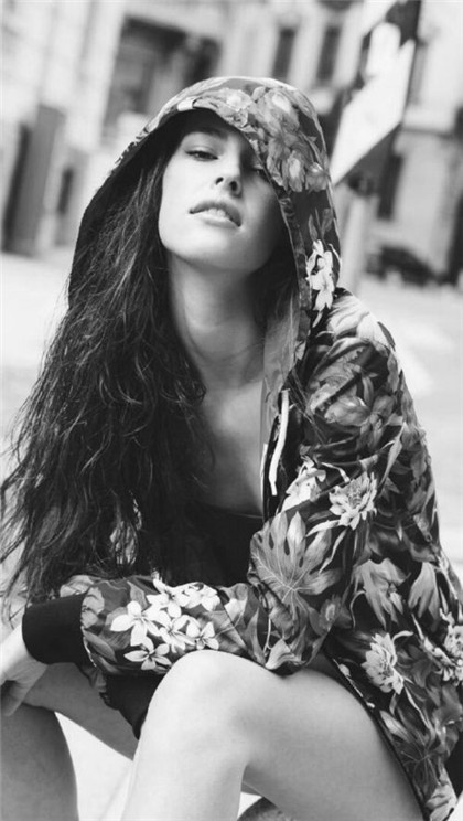 超拽欧美黑白女生头像图片