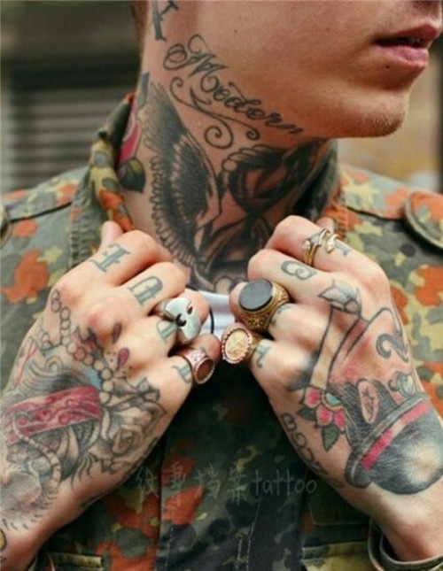 霸气欧美风个性男生纹身图片