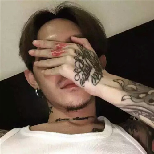 霸气欧美风个性男生纹身图片