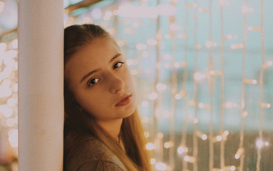 甜美少女复古欧美风写真高清电脑壁纸