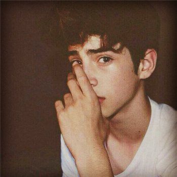 清新帅气的欧美意境男图