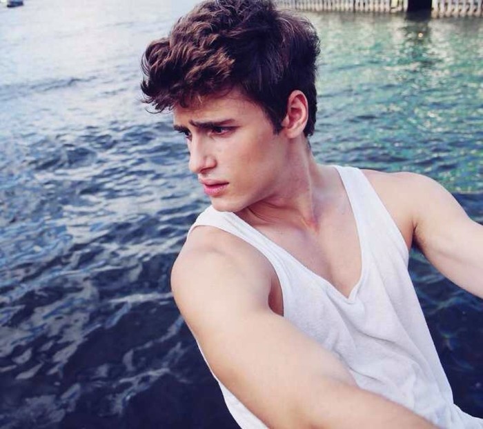 清新帅气的欧美意境男图