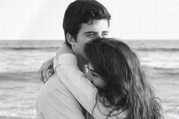 非主流唯美欧美情侣甜蜜黑白大图