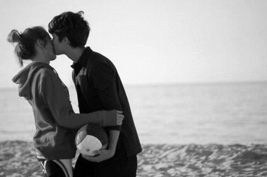 非主流唯美欧美情侣甜蜜黑白大图