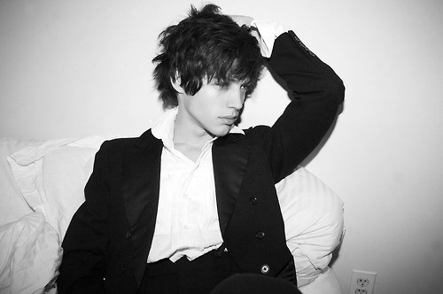 个性伤感欧美男生黑白空间素材图片