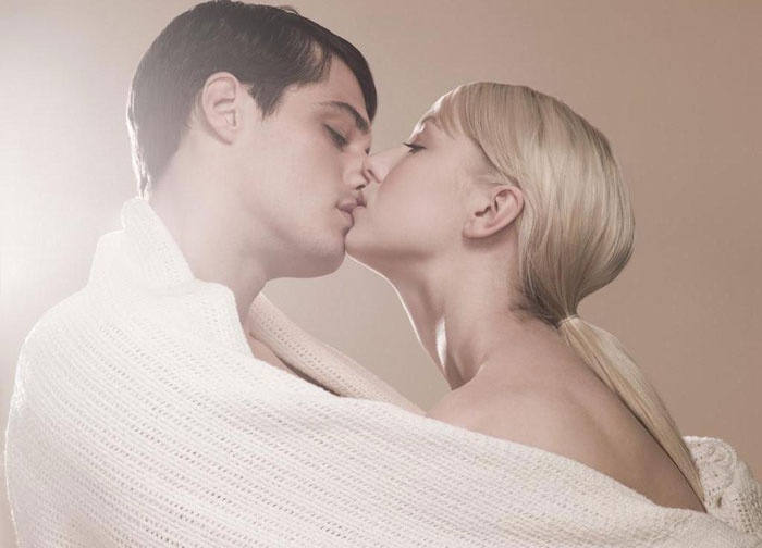 甜蜜欧美情侣唯美亲吻大图