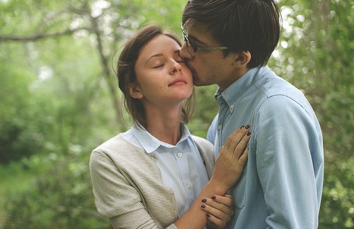 甜蜜欧美情侣唯美亲吻大图