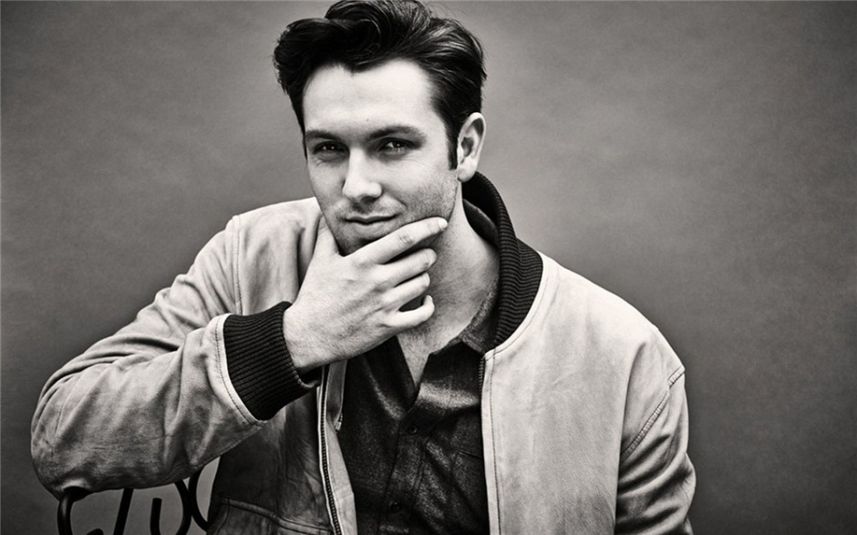 成熟欧美肌肉帅哥黑白个性壁纸