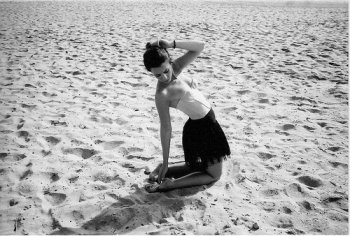 非主流欧美伤感黑白女生图片