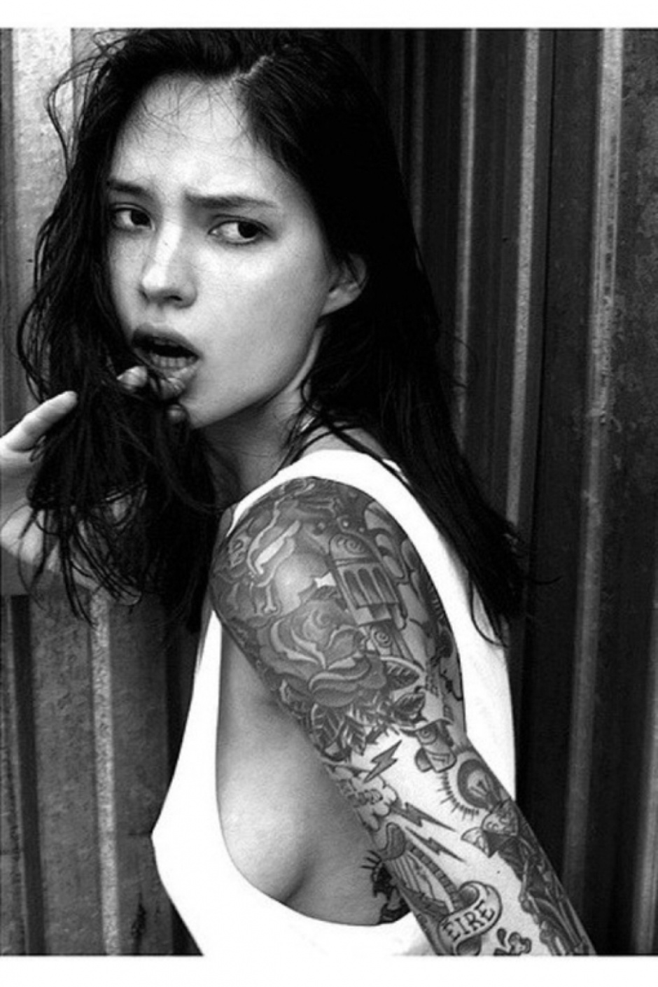 手机壁纸欧美范女生黑白图片