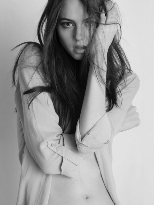 甜美黑白欧美女孩个性壁纸