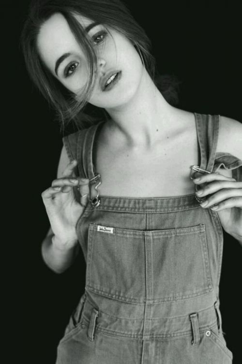 甜美黑白欧美女孩个性壁纸