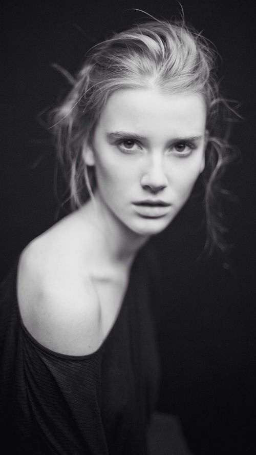 时尚黑白欧美模特伤感图片
