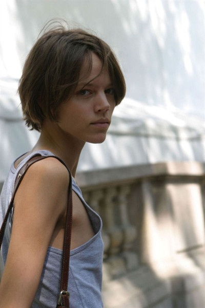 潮流帅气欧美女生短发唯美图片