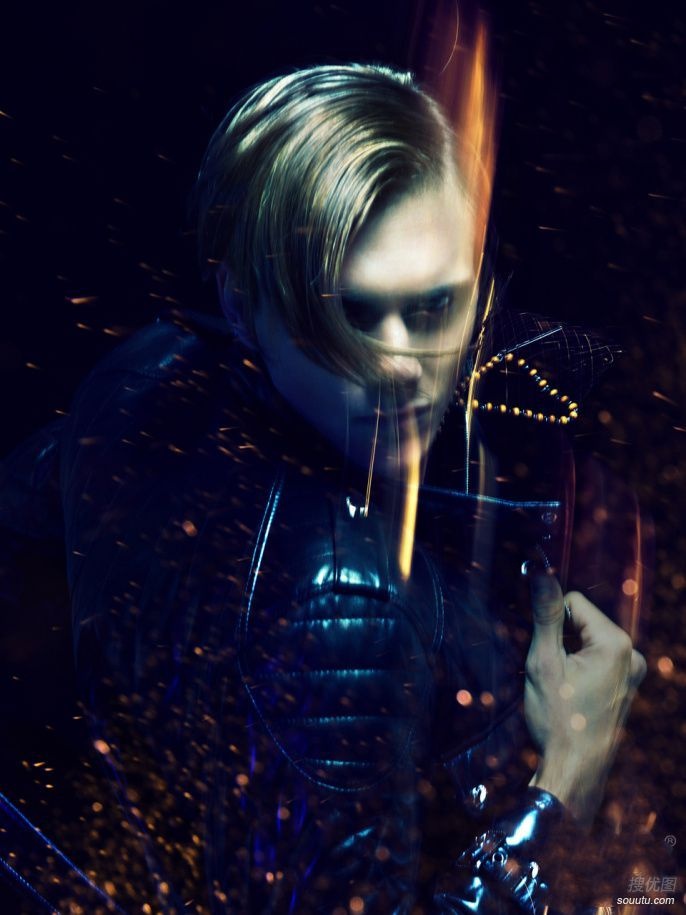 酷黑风格欧美男意境大图