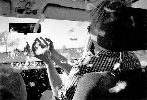 个性欧美风女生背影黑白伤感图片