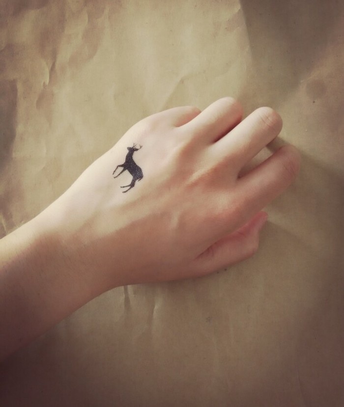 欧美男生小清新手臂纹身图案