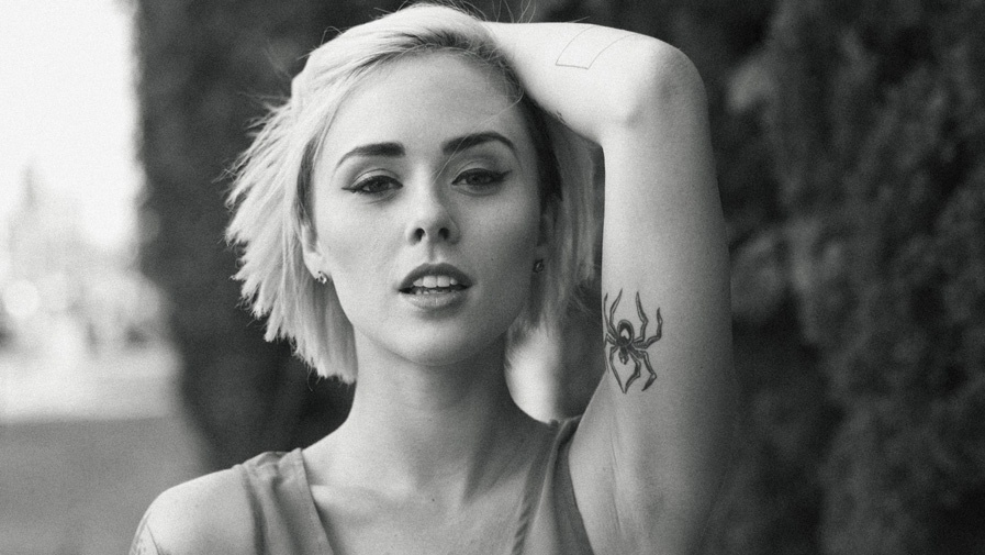 欧美黑白女生治愈系小清新壁纸