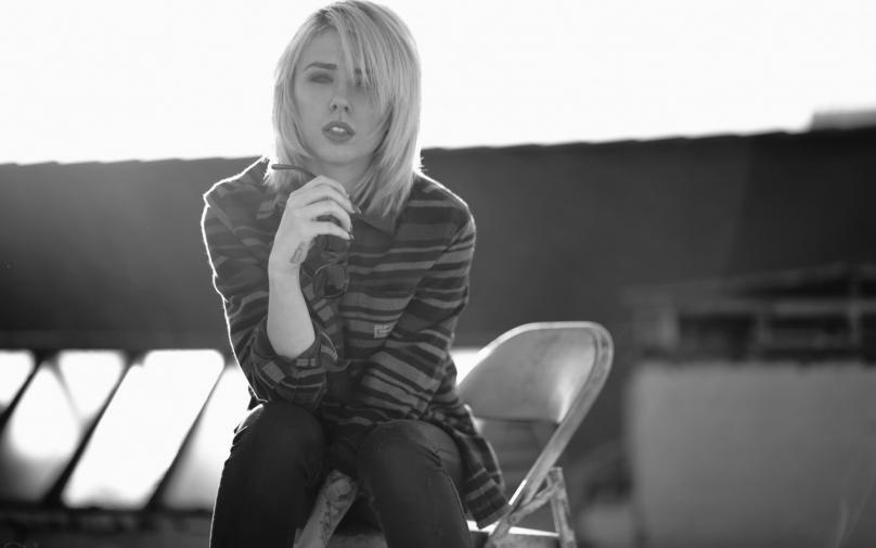 欧美黑白女生治愈系小清新壁纸