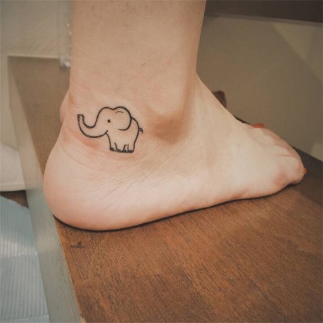 可爱的欧美女生小清新脚踝纹身