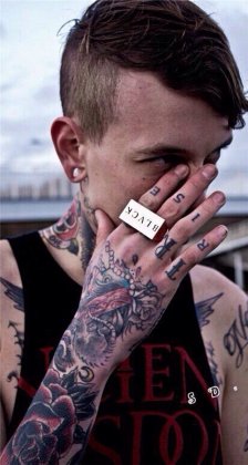 颓废欧美风男生纹身图片