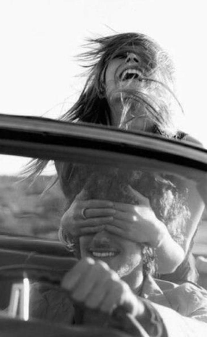 甜蜜非主流欧美情侣黑白壁纸