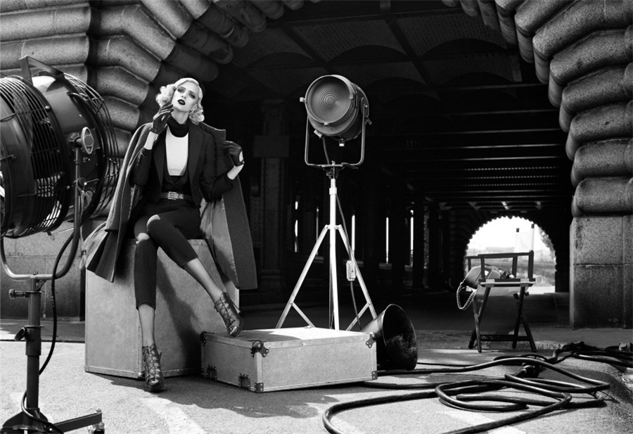 性感女生复古欧美风街头写真图片