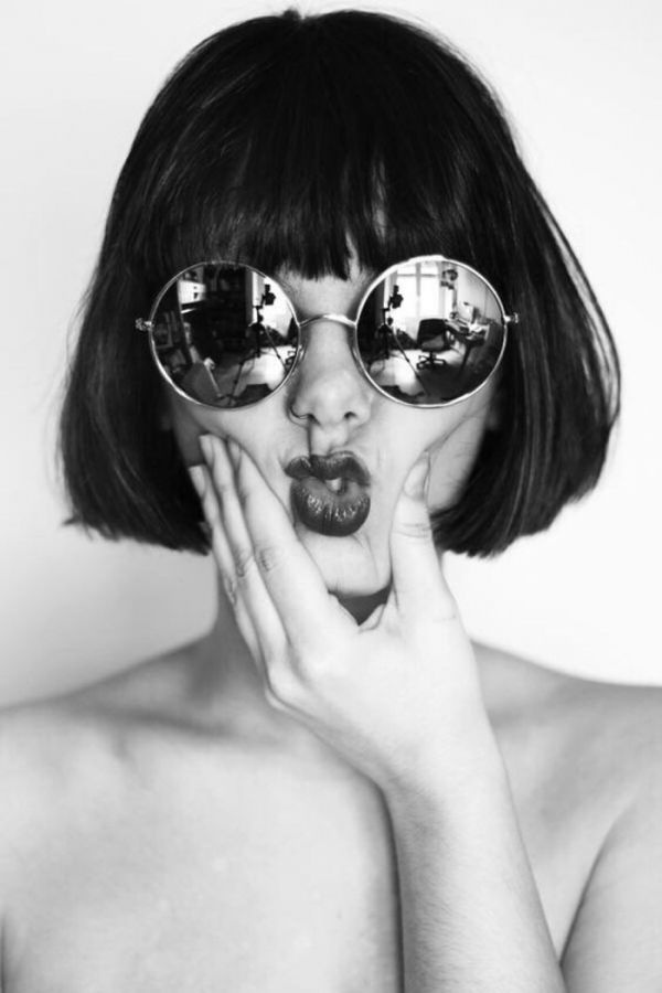 帅气女生欧美个性黑白壁纸图片