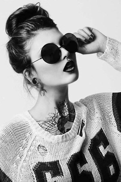 帅气女生欧美个性黑白壁纸图片