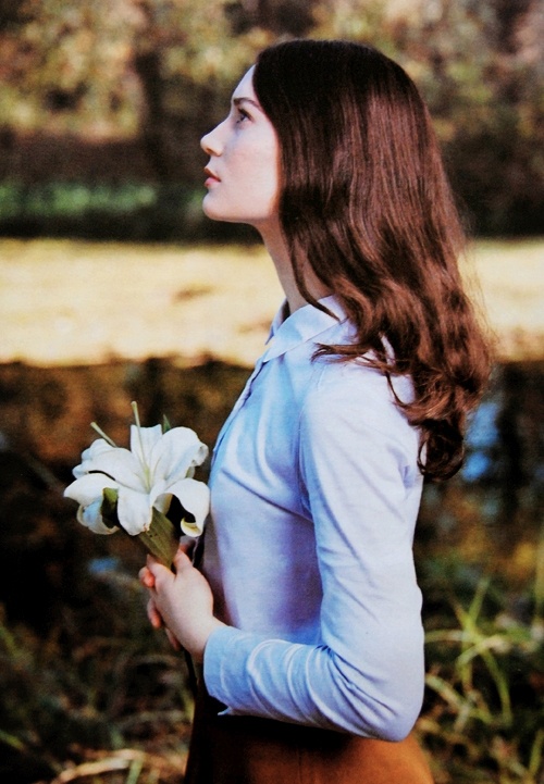 迷人的欧美女生精致侧脸图片