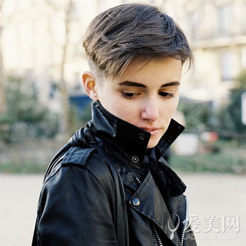 欧美女生短发展现帅气潮流