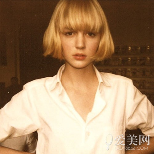 欧美女生短发展现帅气潮流