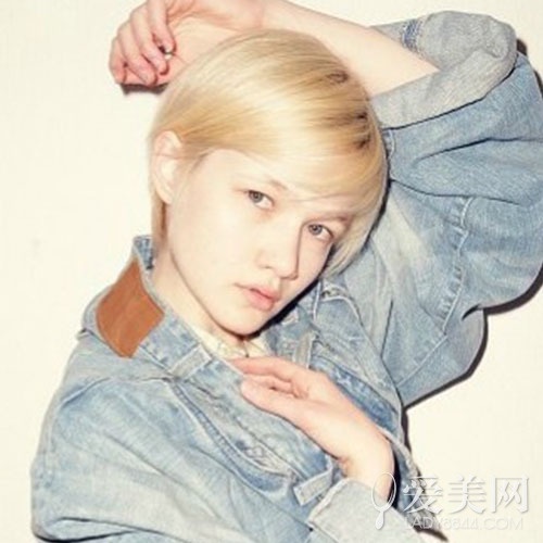 欧美女生短发展现帅气潮流