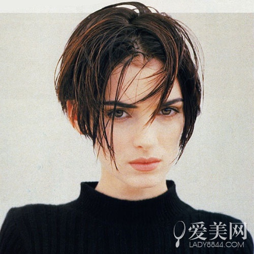 欧美女生短发展现帅气潮流