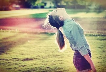 森系欧美小清新女生背景图片