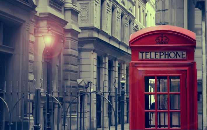 红色电话亭欧美风唯美浪漫电脑壁纸