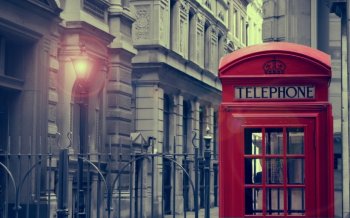 红色电话亭欧美风唯美浪漫电脑壁纸