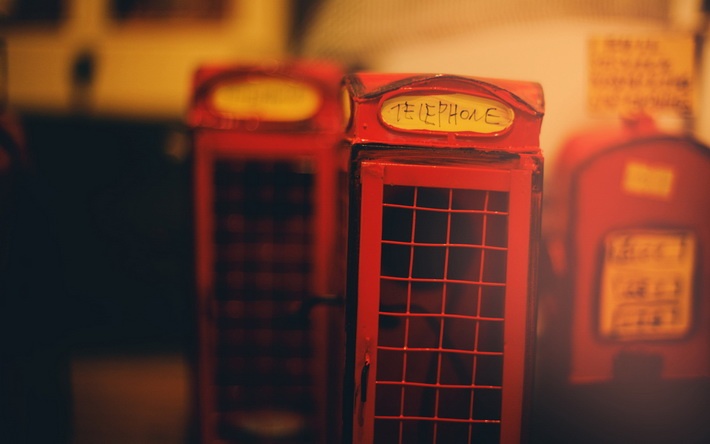 红色电话亭欧美风唯美浪漫电脑壁纸