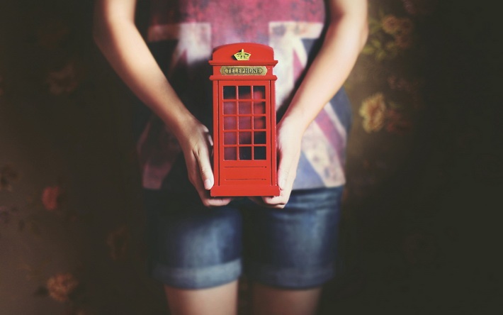 红色电话亭欧美风唯美浪漫电脑壁纸