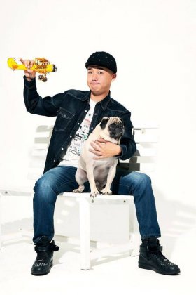 明星包贝尔搞怪写真图片