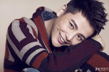 演员孙坚秋日温暖写真照片