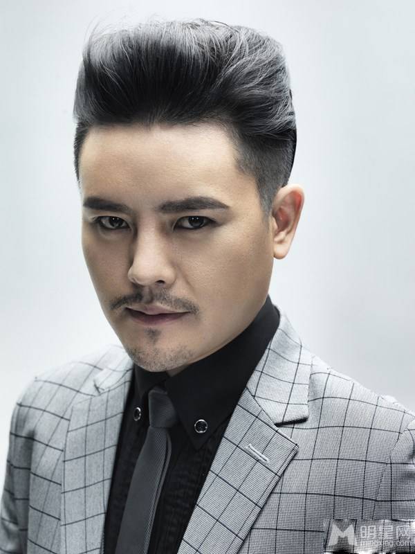 歌手顾峰时尚儒雅写真照片