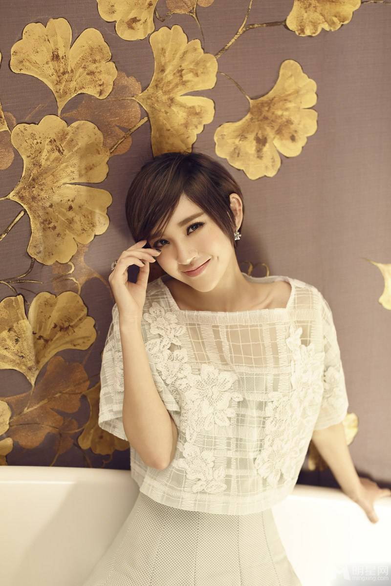 内地短发女星唐艺昕唯美图片